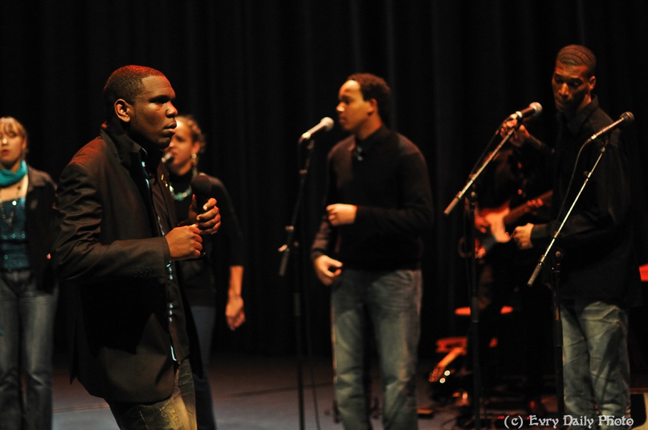 Evry Daily Photo - Telethon Evry 2010 - Concert Evry University Gospel - large - 5244078378.jpg